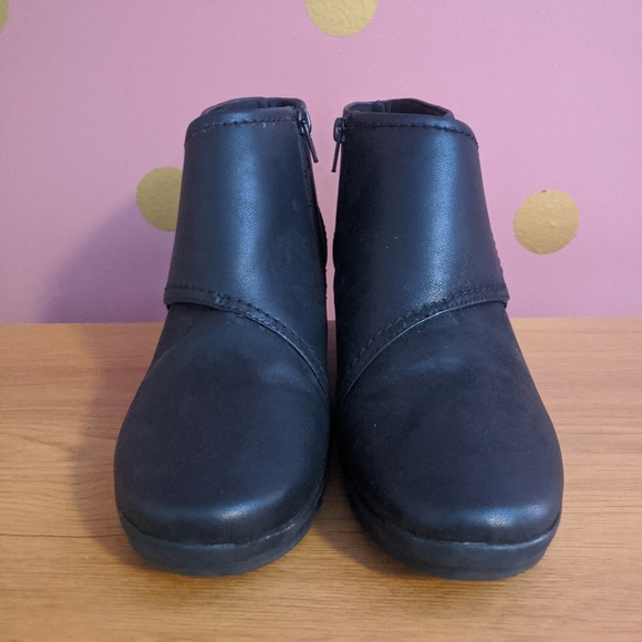 Cloudsteppers by Clarks Sillian Ankle Boots - Picture 10 of 10